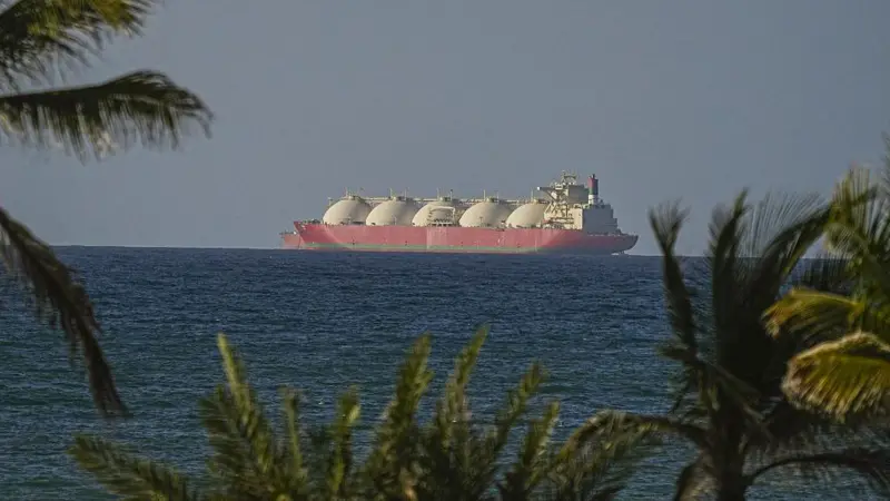 ईरान ने किया होर्मुज़ स्ट्रेट खोलने का एलान, ट्रंप बोले – ‘जारी रहेगी अमेरिकी नाकाबंदी’