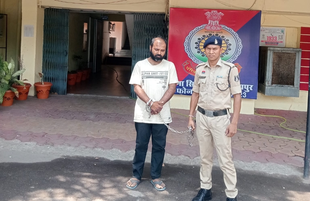 बी.टेक डिग्रीधारी शातिर वाहन चोर गिरफ्तार, 13 चोरी की बाइक बरामद